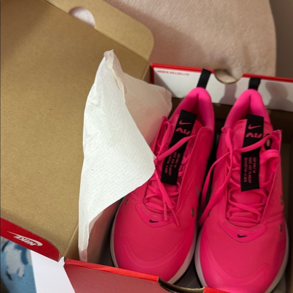 Nike Women\'s Bright Pink Air Max Up